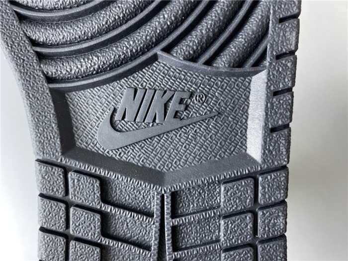 Air Jordan 1 High OG “Light Smoke Grey” 555088-126