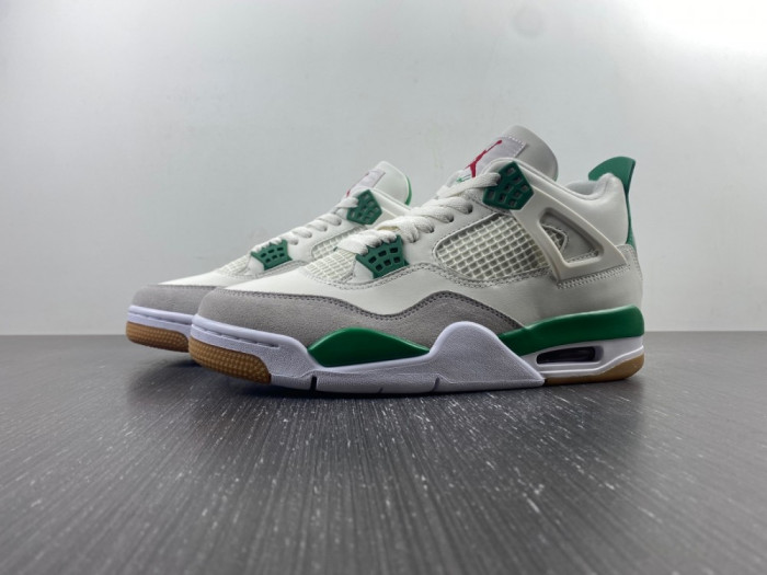 Nike SB x Air Jordan 4 ‘Pine Green’ DR5415-103