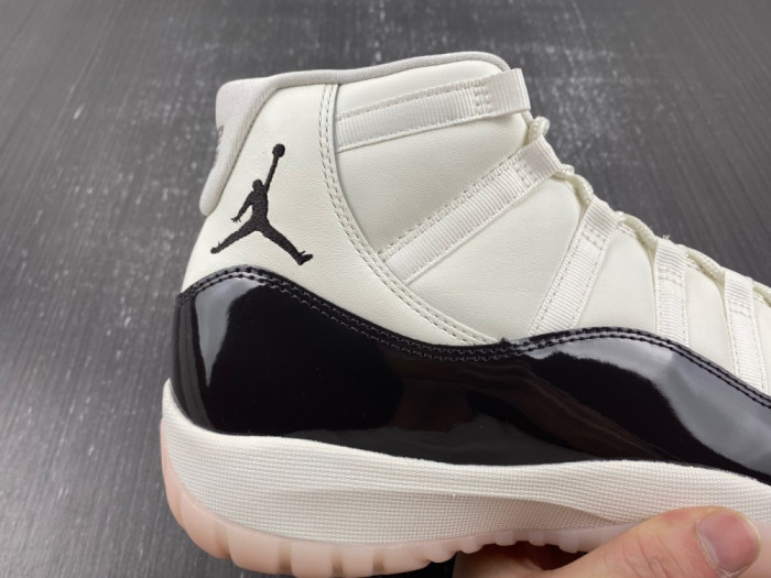 Air Jordan 11  “Neapolitan” AR0715-101