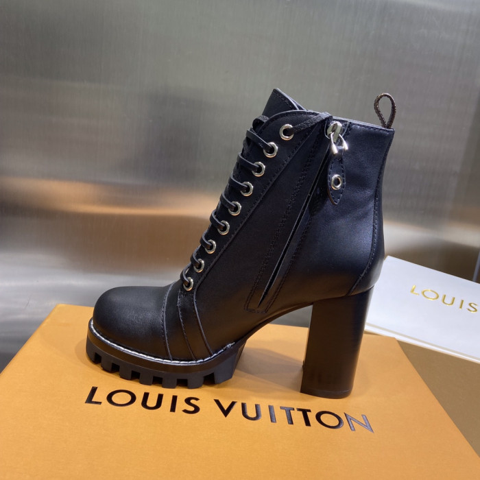 LOUS VUITO BROWN STAR TRAIL ANKLE BOOTS