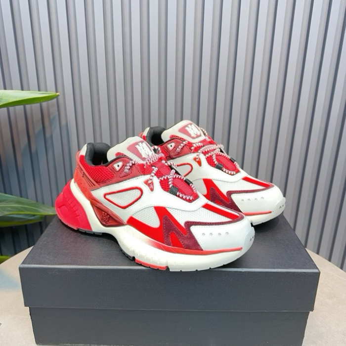 AR1M1 Low-Top Sneaker